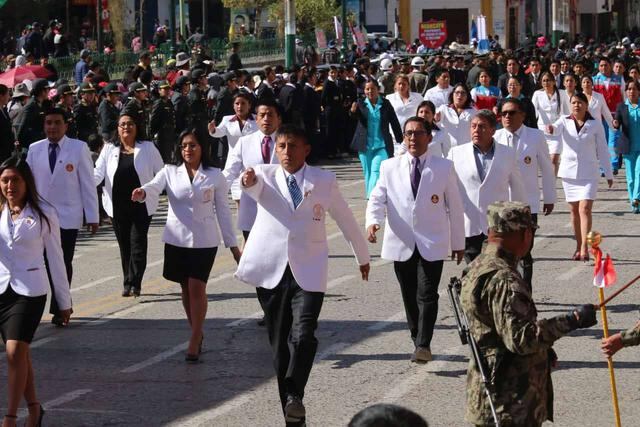 Fiestas Patrias: se registró gran ausentismo en desfile cívico militar en Huancayo