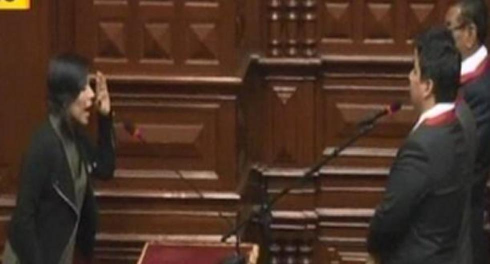 Indira Huilca dwesató caos en el Congreso de la República. (Foto: Captura RPP TV)