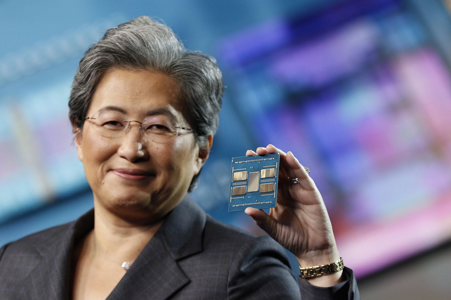 Lisa Su, AMD President and CEO, introducing the fourth generation of EPYC processors.