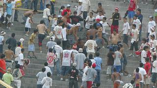 Hinchas armados de la 'U' exigieron entradas en el Monumental