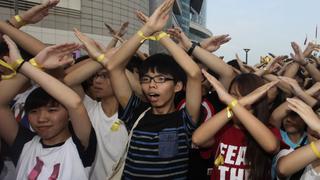 Manifestantes reciben Día Nacional en las calles de Hong Kong