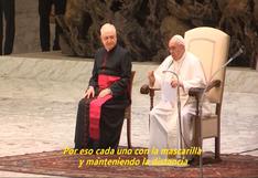 Papa Francisco evita saludo a fieles y ofrece disculpas