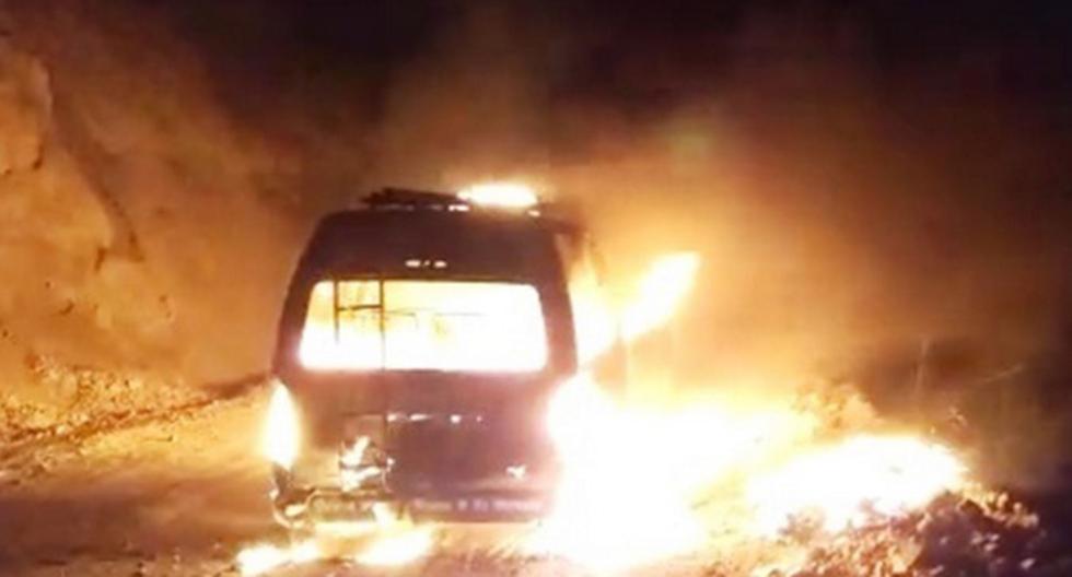 Delincuentes quemaron el vehículo de la banda Los Waychucos del Perú tras un show por el Día de la Madre. (Foto: Agencia Andina)