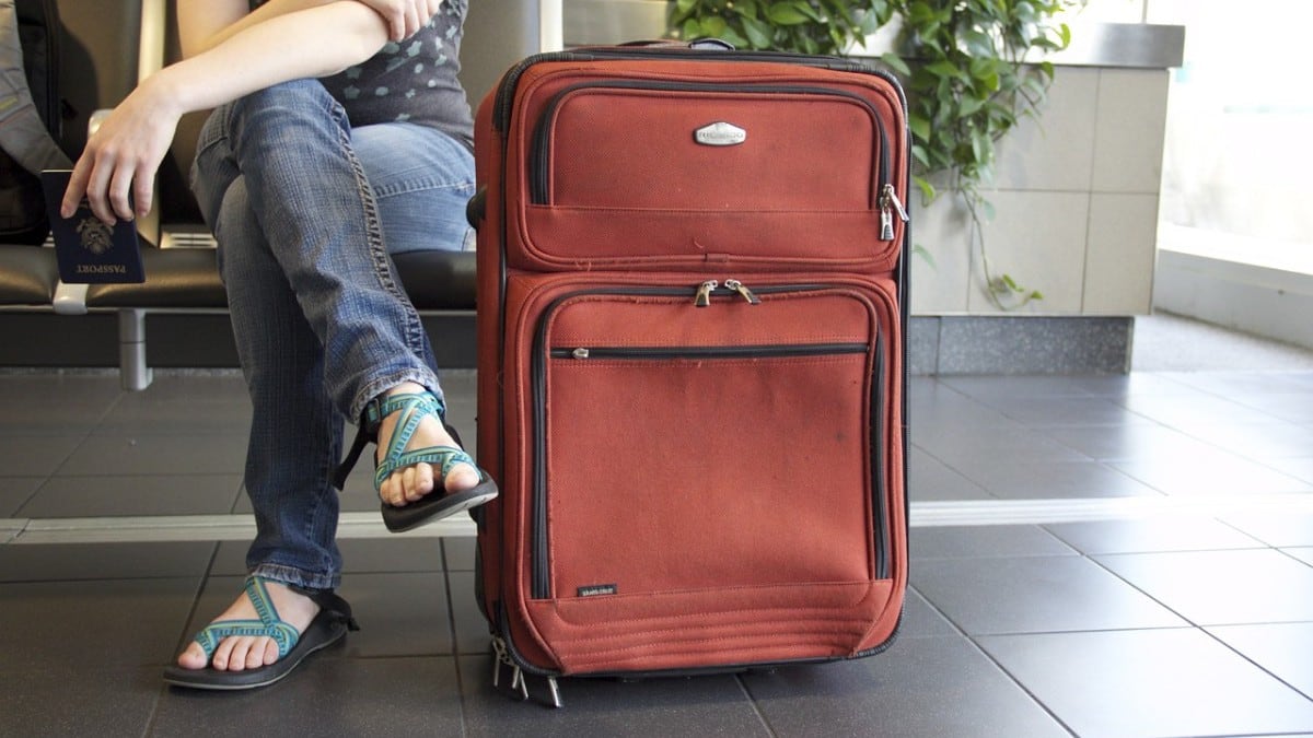 Su maleta excedía el peso exigido y tomó una drástica decisión para no  pagar $60, México, USA