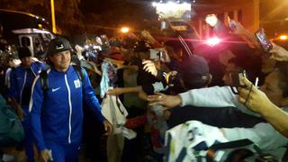 Alianza Lima llegó a Chiclayo y fue recibido por un mar de hinchas blanquiazules