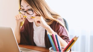 ¿Trabajas y estudias a la vez? Cinco consejos para organizar tu vida y no terminar estresada