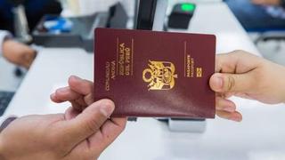 Migraciones firma compra de 800 mil libretas de pasaporte electrónico