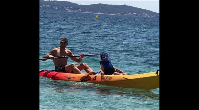 Víctor Valdés haciendo canotaje. (Foto: Instagram)