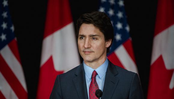 El primer ministro de Canadá, Justin Trudeau, realiza una conferencia de prensa conjunta con el presidente de los Estados Unidos, Joe Biden, en el edificio Sir John A. Macdonald en Ottawa, Canadá, el 24 de marzo de 2023. (Foto de ANDREJ IVANOV / AFP)