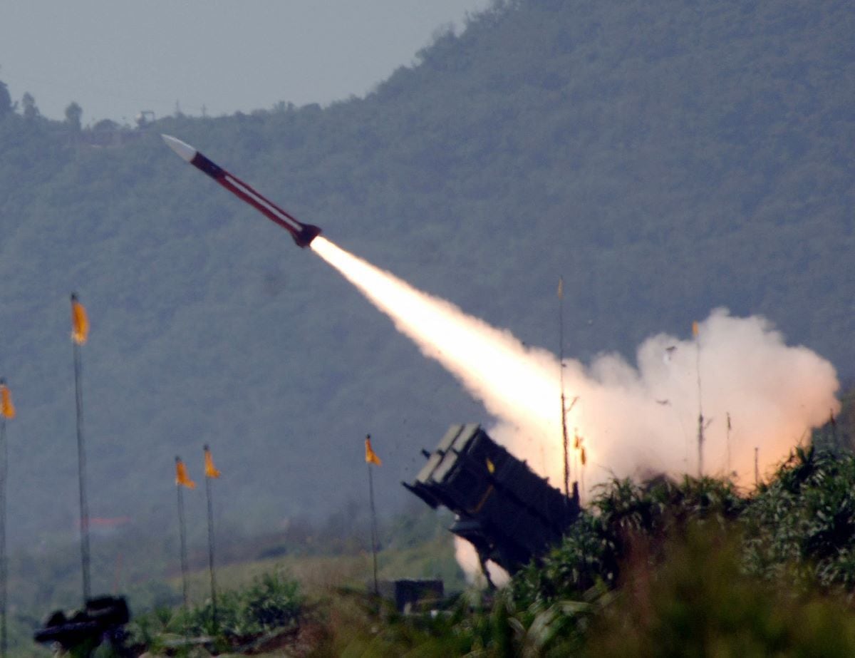 In this file photo taken on July 20, 2006, a US Patriot missile is fired from a mobile launcher during the Han Kuang 22 exercise in Ilan, eastern Taiwan.  (SAM YEH / AFP).
