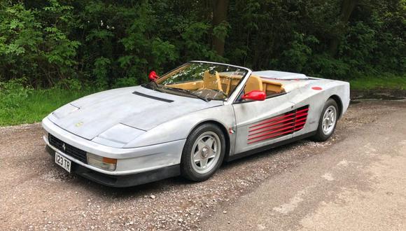 Este Ferrari Testarossa se ha visto envuelto en uno de los proyectos de restauración más bizarros del mundo. (Foto: YouTube).