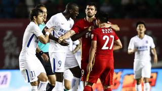 Demba Ba sufrió racismo en partido de la Superliga China y estuvo cerca de abandonar el campo | VIDEO