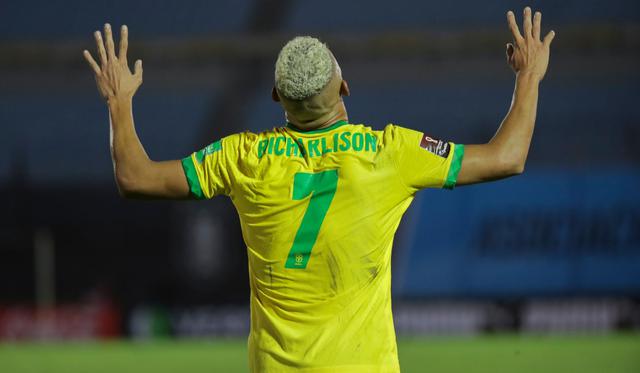 Richarlison marcó el 2-0 de Brasil en Montevideo | Foto: AFP