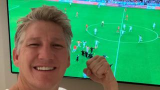 Schweinsteiger posa feliz mientras Cristiano lamenta irse al repechaje con Portugal | FOTO