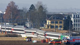 Colisión de dos trenes en Suiza deja cinco heridos