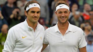 Federer avanzó en Wimbledon tras vencer a un profesor de tenis
