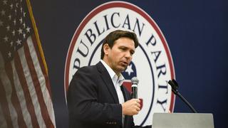 DeSantis firma proyecto de ley que elimina estudios de diversidad racial en universidades de Florida