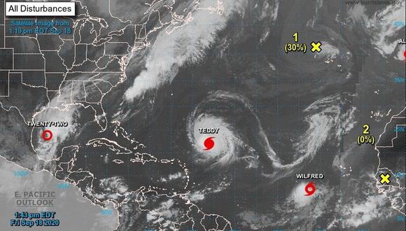 Fotografía satelital cedida por la Oficina Nacional de Administración Oceánica y Atmosférica (NOAA) de Estados Unidos por vía del Centro Nacional de Huracanes (NHC) donde se muestra la localización de la depresión tropical Veintidós, el huracán Teddy y la tormenta tropical Wilfred. (EFE/NOAA-NHC).