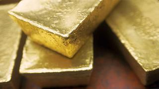 Oro frena avance tras cotizar cerca de sus niveles más altos en 7 semanas