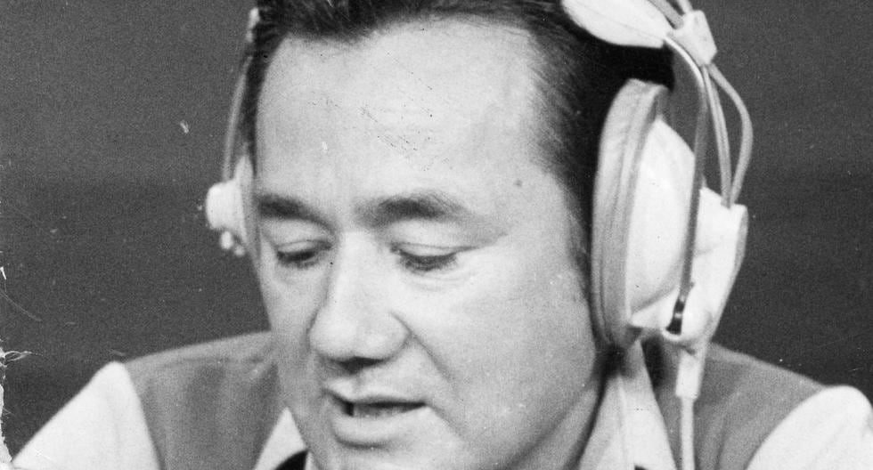 Rómulo Flores fue una de las voces del noticiero "El momento", en radio Miraflores. Postal de marzo de 1977. Foto: GEC Archivo Histórico