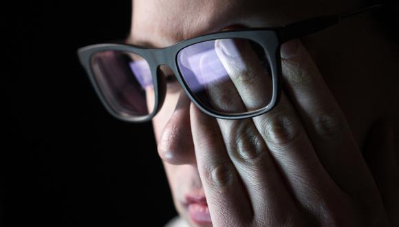 El uso de lunas antireflex y antireflex blue, entre otras, es recomendable solo para quienes ya usan lentes. (Foto: Shutterstock)