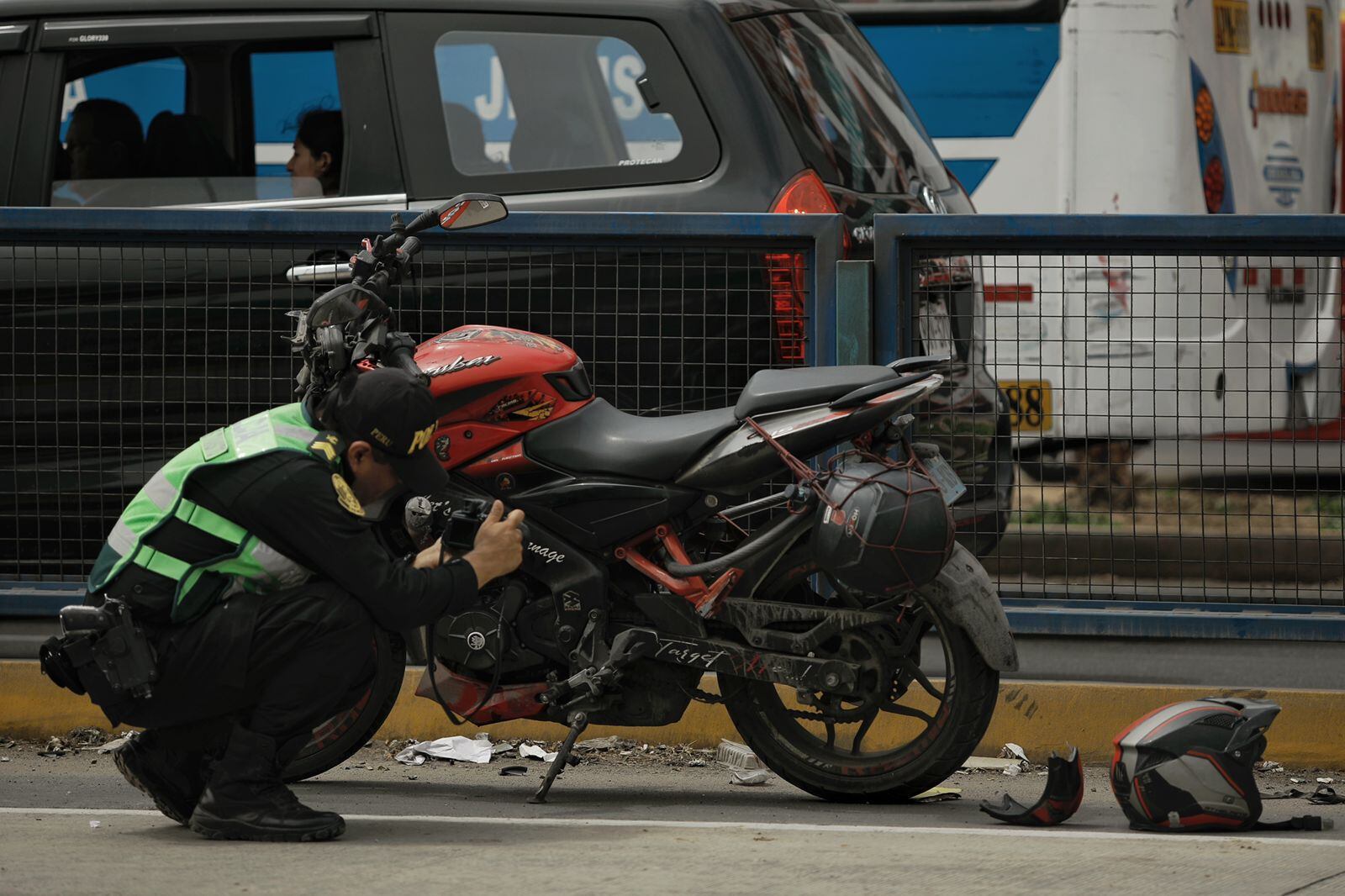 Las motocicletas son los vehículos con un mayor índice de siniestros, razón por la cual el SOAT para motos es hasta 10 veces más caro que para automóviles.. Fotos: Joel Alonzo/ @photo.gec