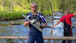 Erling Haaland se convirtió en leñador, mientras pasa sus vacaciones en Noruega