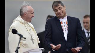 Apoteósico recibimiento al Papa y sonora pifiada a Correa