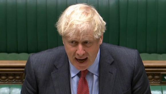 Boris Johnson se presentó ante la Cámara de los Comunes para anunciar las nuevas medidas contra el coronavirus tras el rebrote de contagios en el Reino Unido. (Foto: AFP).