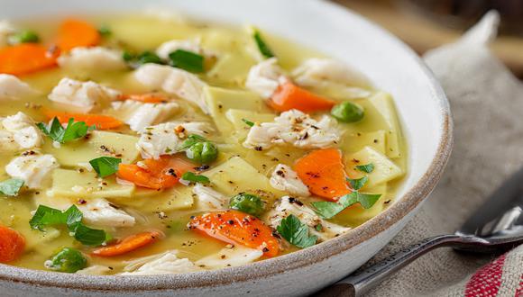 Receta de sopa de pollo. (Foto: iStock)