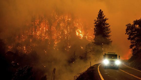 El incendio denominado McKinney obligó a miles de personas a abandonar las cercanías del Bosque Nacional Klamath, en California. (Foto: Noah Berger / AP)