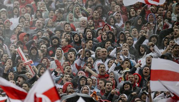 La hinchada de River Plate es una de las que entona cánticos contra el presidente de Argentina Mauricio Macri. (AP).
