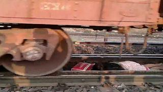 India: Tren pasa por encima a mujer y ésta sale ilesa [VIDEO]