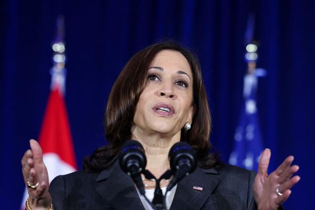 Kamala Harris asks her own government to treat migrants with “dignity”. (EVELYN HOCKSTEIN / POOL / AFP).