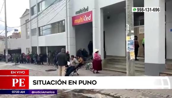 Los exteriores del Banco de la Nación en Puno lucen interminables colas. (Foto: América Noticias)