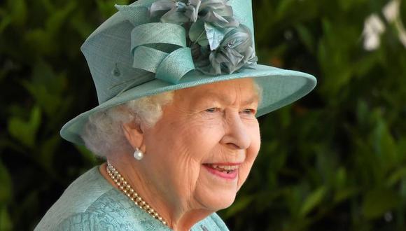 La reina Isabel II en una imagen del 13 de junio del 2020 en el castillo de Windsor. (Foto: TOBY MELVILLE / POOL / AFP).