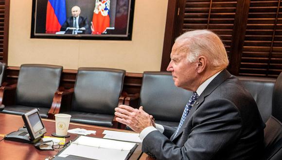 Biden y Putin hablarán por teléfono el jueves “para discutir diversos temas, incluidos los próximos compromisos diplomáticos con Rusia”, informó un portavoz de la Casa Blanca. (Foto: Reuters)