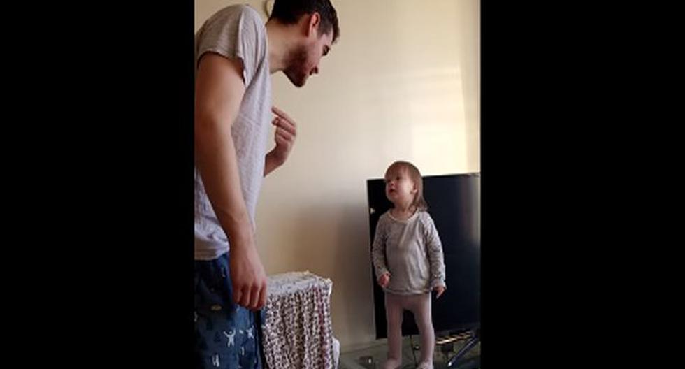 Mira esta tierna discusión entre padre y niña de 15 meses. (Foto: Captura)