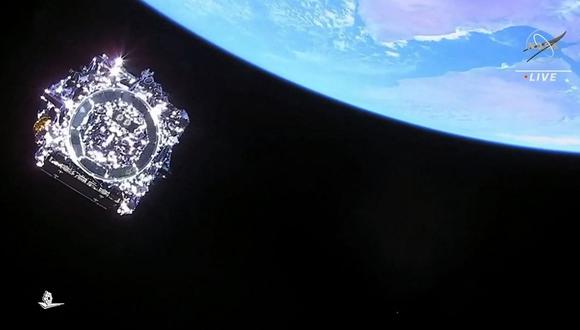 El telescopio espacial más poderoso del mundo James Webb se dirige a su puesto de avanzada a 1,5 millones de kilómetros (930 000 millas) de la Tierra, después de varios retrasos causados por problemas técnicos. (Foto: NASA / AFP)