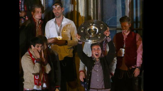 Claudio Pizarro y el Bayern festejaron en la plaza de Múnich - 3