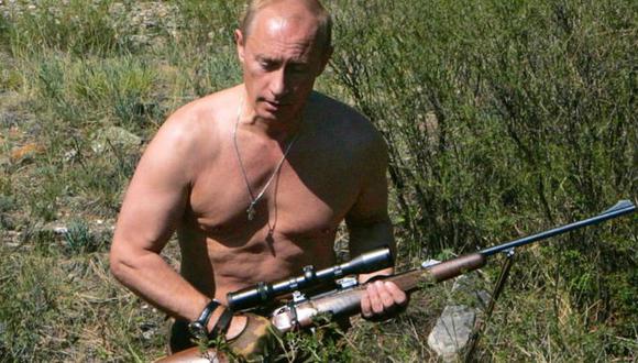 Los entusiastas tendrán que esperar hasta julio para colgar en la pared la página correspondiente y admirar los pectorales de Vladimir Putin durante todo un mes. (AFP).