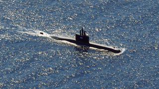 El tiempo se agota para el submarino perdido en Indonesia y EE.UU. se suma a la búsqueda 