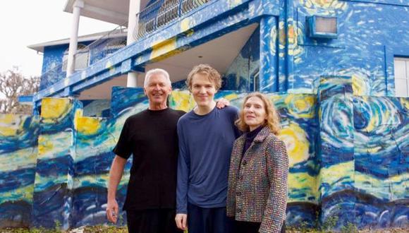 Lubomir Jastrzebski (izquierda), Nancy Nembhauser y el hijo de ambos en Mount Dora, Florida. (Reuters)