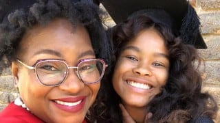 Mamá e hija se gradúan al mismo tiempo de la universidad: cumplieron su sueño juntas