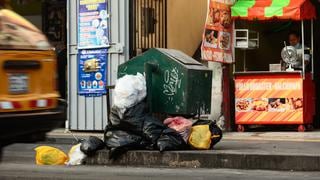 La crisis de los tachos: hay que caminar hasta 1,5 km para hallar un basurero en Lima