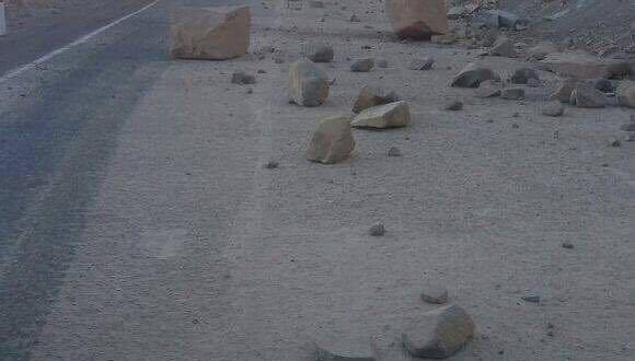 El sismo provocó la caída de rocas en algunas vías. (Foto: Ernesto Suárez)