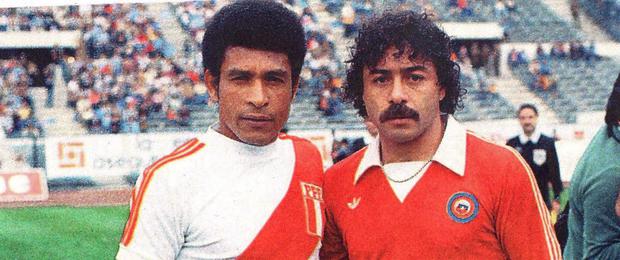 Héctor Chumpitaz i Carlos Caszely abans d'un Perú vs.  Xile.  (Foto: Internet)