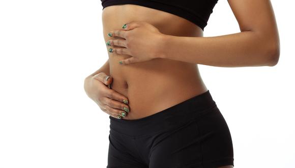 Para lograr un abdomen definido, se debe llevar una alimentación equilibrada y nutritiva para evitar la acumulación de la grasa visceral.