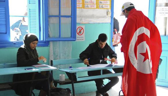 Túnez elige presidente en segunda vuelta histórica