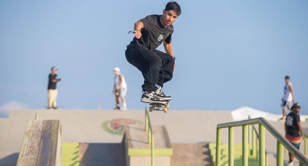 Deyvid Tuesta en el skatepark de la sede Legado en Costa Verde previo clasificartorio olímpico|Foto: Allen Quintana / @photo.gec